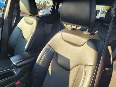 Used 2024 Jeep Compass Latitude image 12