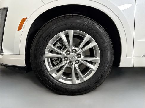 Used 2025 Cadillac XT6 Luxury FWD image 34