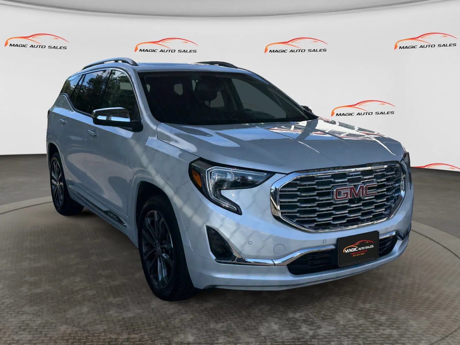 Used 2020 GMC Terrain Denali w/ Denali Premium Package AWD/4WD image 5