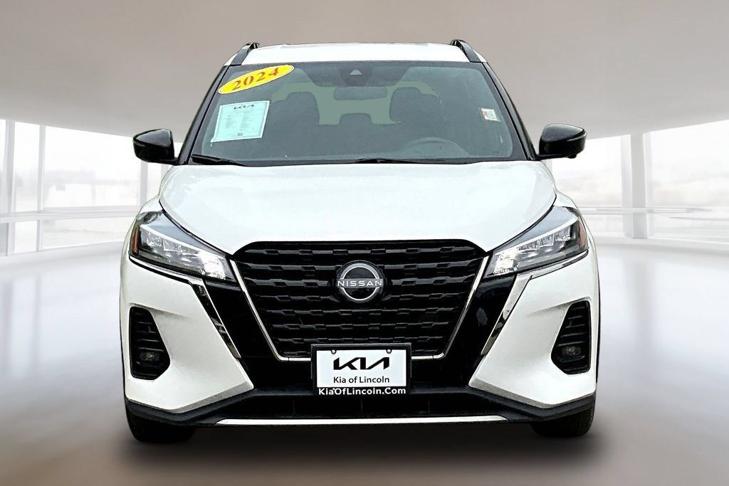 Used 2024 Nissan Kicks SR FWD image 2