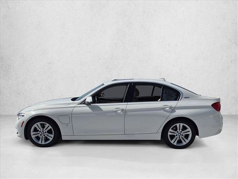 Used 2018 BMW 330e RWD image 8