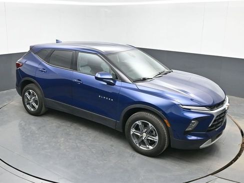 Used 2023 Chevrolet Blazer LT FWD image 1