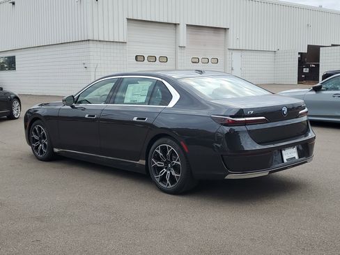 New 2025 BMW i7 eDrive50 w/ Premium Package image 2