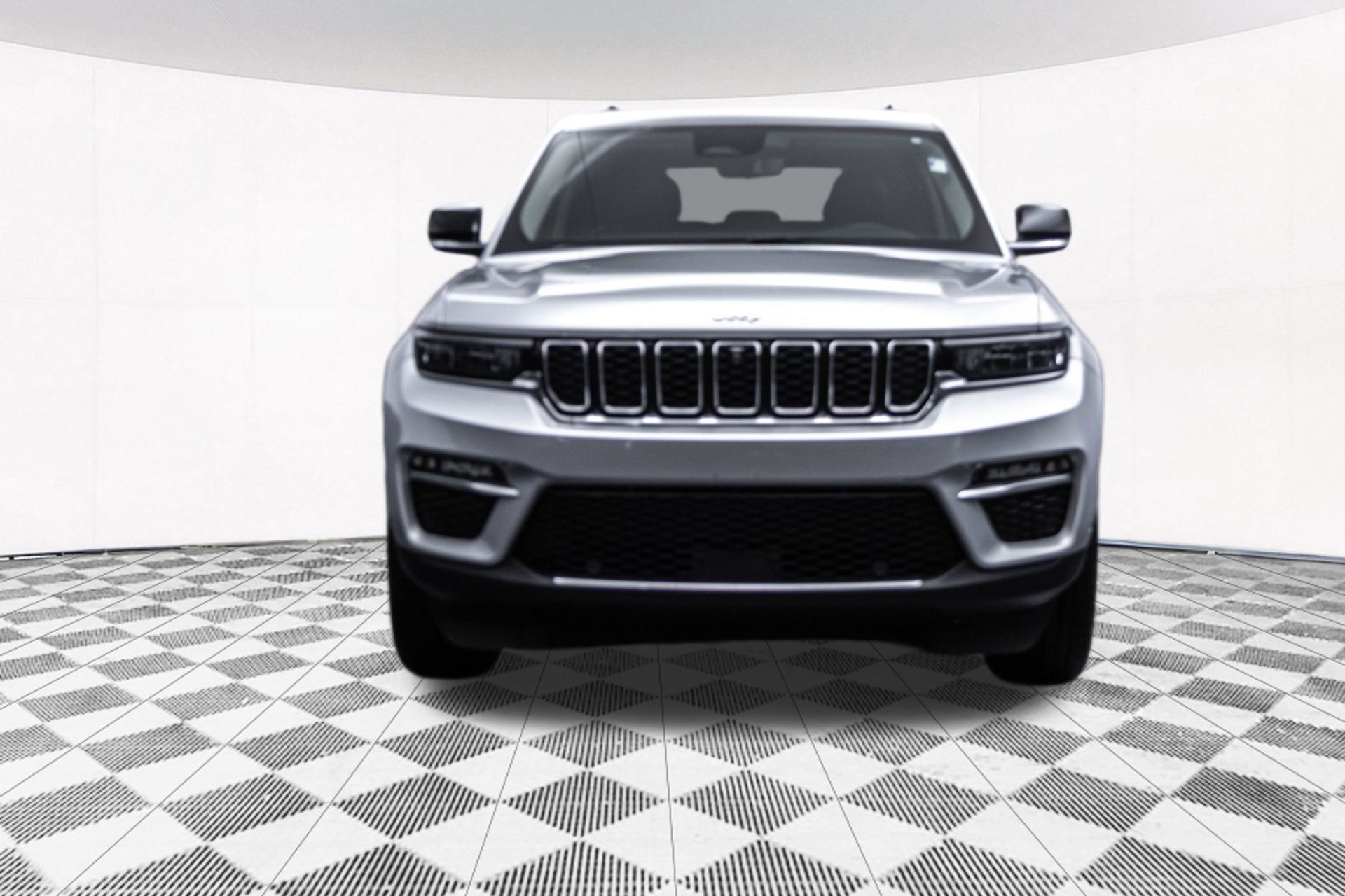 Used 2023 Jeep Grand Cherokee Limited w/ Luxury Tech Group II AWD/4WD image 17