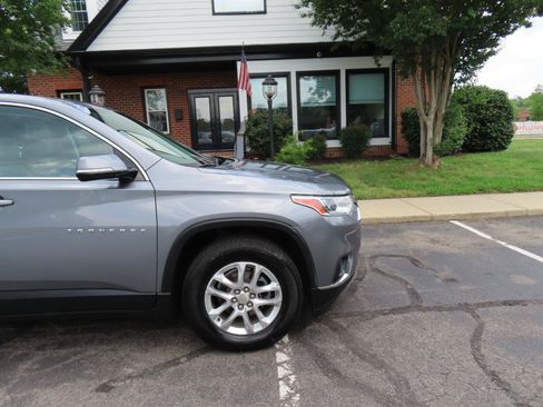 Used 2020 Chevrolet Traverse LT w/ LPO, Cargo Package AWD/4WD image 10