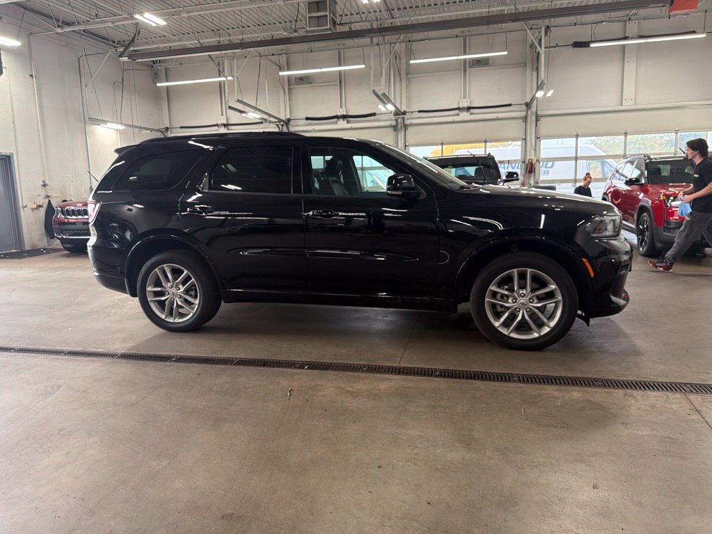 Used 2025 Dodge Durango GT AWD/4WD image 3