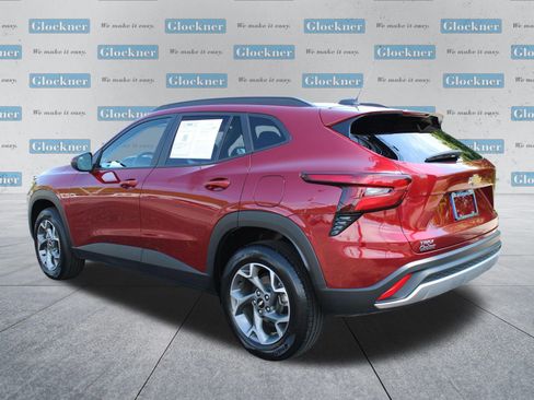 Used 2025 Chevrolet Trax LT w/ LT Convenience Package FWD image 8