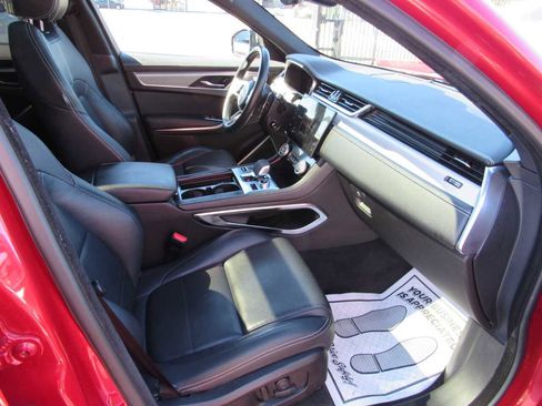 Used 2024 Jaguar F-PACE R-Dynamic S image 9