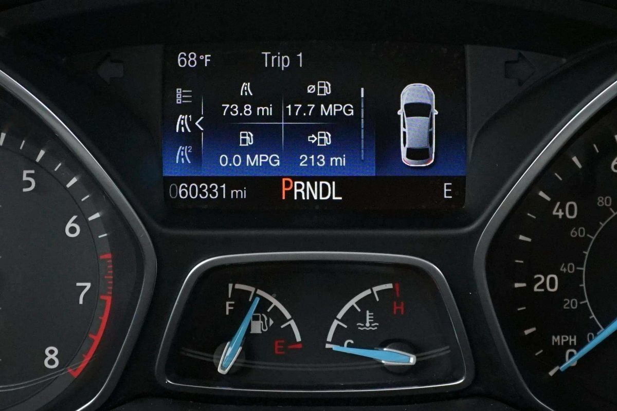 Used 2018 Ford Focus SE w/ Cold Weather Package FWD image 27