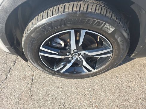 Used 2024 Volvo XC40 B5 Core AWD/4WD image 26