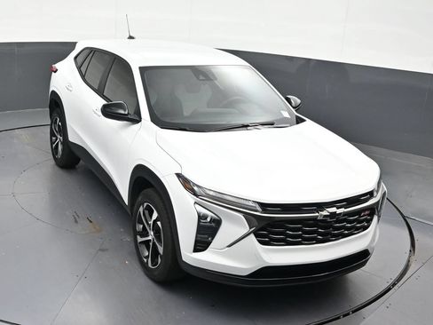 Used 2026 Chevrolet Trax RS FWD image 21