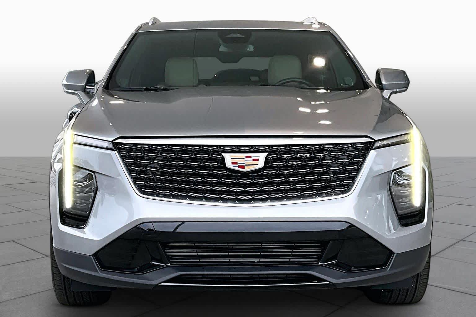 Used 2024 Cadillac XT4 Premium Luxury FWD image 3