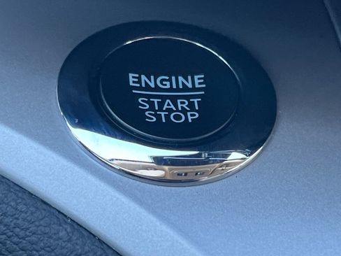 Used 2023 Ford Explorer XLT image 10