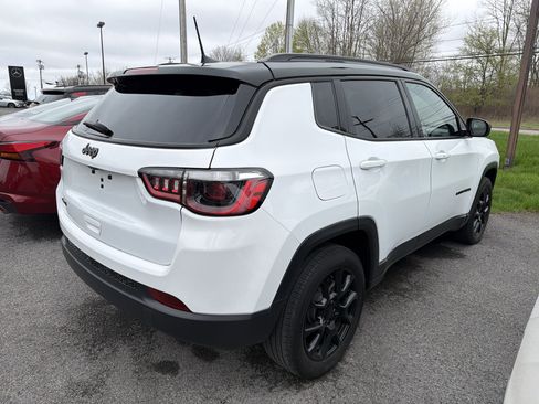 Used 2023 Jeep Compass Latitude w/ Sun and Sound Group AWD/4WD image 7