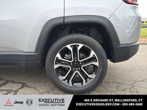 Used 2023 Jeep Compass Limited w/ Sun and Sound Group AWD/4WD image 18