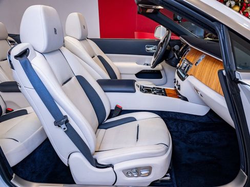 Used 2018 Rolls-Royce Dawn RWD image 20
