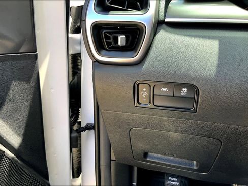 Used 2022 Kia Sorento LX image 34