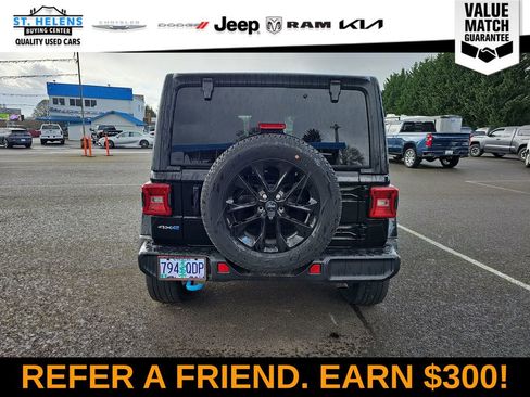 Used 2023 Jeep Wrangler Unlimited Sahara w/ Cold Weather Group image 5