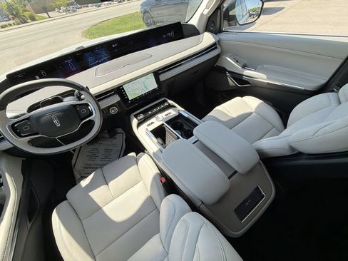 New 2026 Lincoln Navigator Reserve AWD/4WD image 21