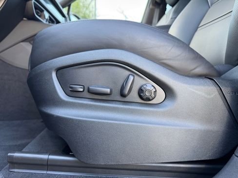 New 2025 Porsche Cayenne E-Hybrid Coupe AWD/4WD image 28