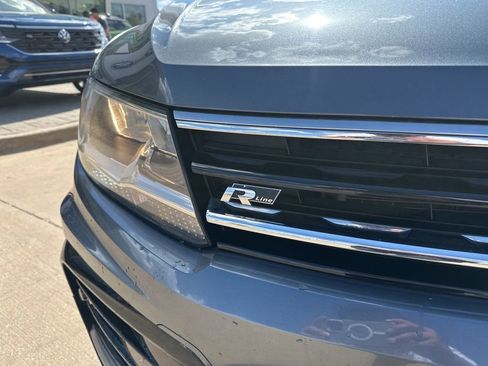 Used 2021 Volkswagen Tiguan SE FWD image 3