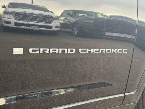 New 2024 Jeep Grand Cherokee Overland w/ Advanced Protech Group III AWD/4WD image 31