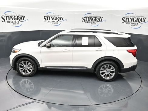 Used 2021 Ford Explorer XLT w/ Equipment Group 202A RWD image 15