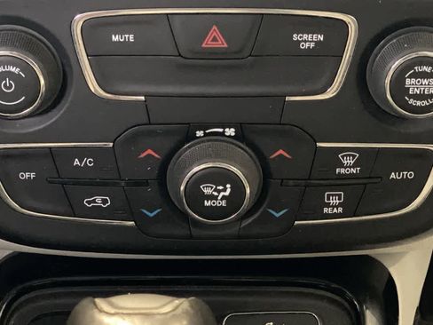 Used 2020 Jeep Compass Limited AWD/4WD image 21