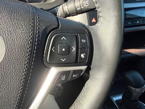 Used 2018 Toyota Highlander Limited Platinum image 19