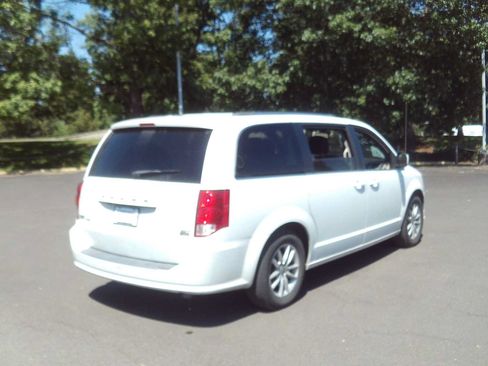 Used 2019 Dodge Grand Caravan SXT FWD image 5
