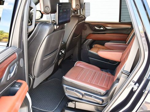 Used 2023 GMC Yukon Denali Ultimate AWD/4WD image 15