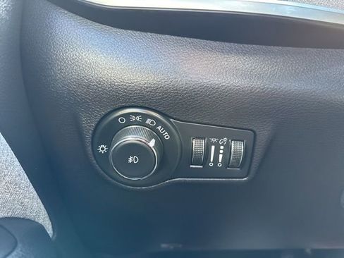 Certified 2025 Jeep Compass Latitude image 25