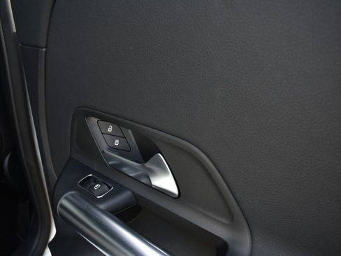 Used 2025 Mercedes-Benz GLA 250 image 29