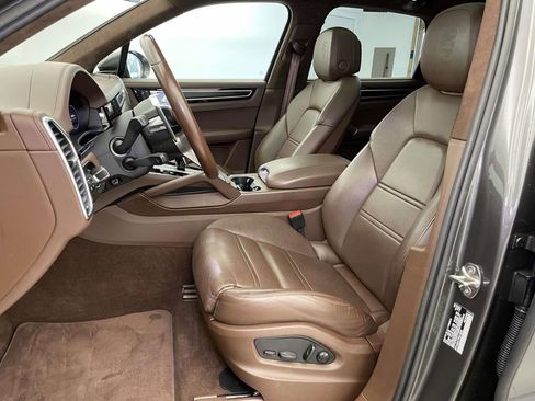 Certified 2023 Porsche Cayenne GTS AWD/4WD image 5