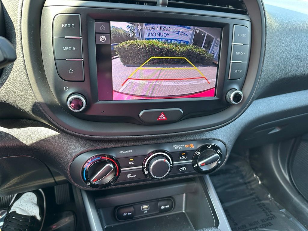 Used 2023 Kia Soul LX w/ LX Technology Package FWD image 14