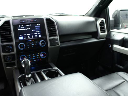 Used 2018 Ford F150 Lariat w/ Equipment Group 502A Luxury image 19