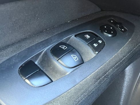 Used 2015 Nissan Pathfinder SV w/ Trailer Tow Package FWD image 17