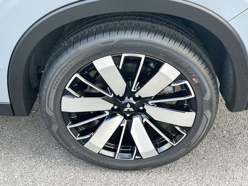 New 2026 Mitsubishi Outlander SE image 13