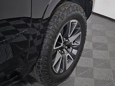 Used 2021 Chevrolet Tahoe Z71 w/ Rear Media and Nav Package image 7