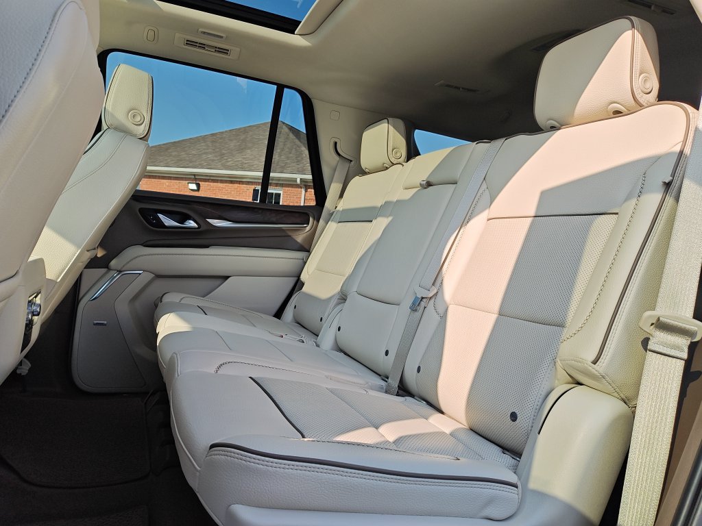 Used 2021 GMC Yukon Denali w/ Denali Premium Package AWD/4WD image 14