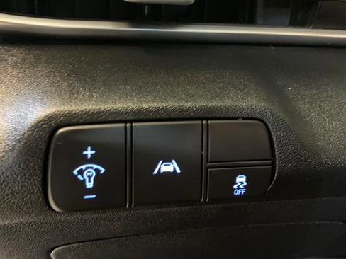 Used 2023 Hyundai Elantra SEL w/ Convenience Package image 19
