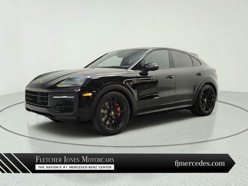Used 2024 Porsche Cayenne S AWD/4WD image 1