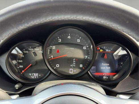 Used 2019 Porsche 718 Cayman RWD image 9