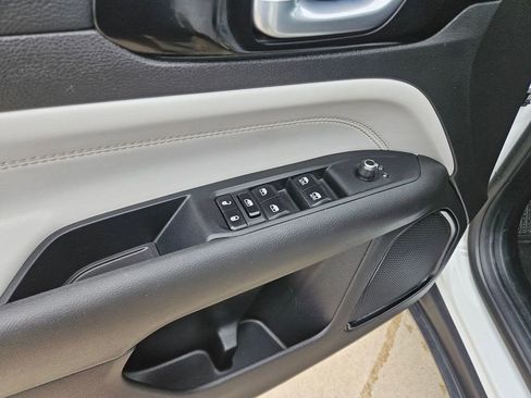 Used 2025 Jeep Compass Limited image 15