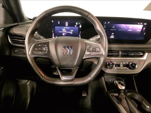 Used 2024 Buick Envista Preferred w/ Convenience I Package FWD image 5