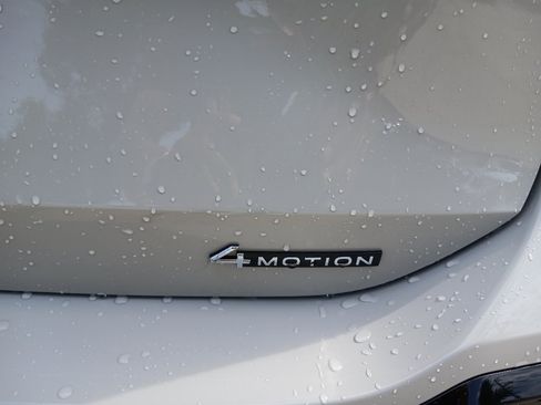 New 2026 Volkswagen Tiguan SEL R-Line AWD/4WD image 8
