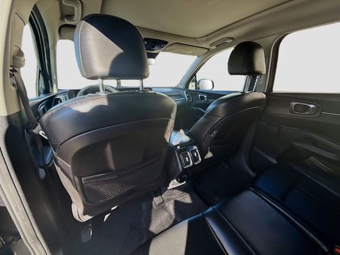 Used 2021 Kia Sorento S w/ Panoramic Sunroof Package AWD/4WD image 24