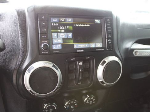 Used 2013 Jeep Wrangler Unlimited Sahara w/ Connectivity Group image 15