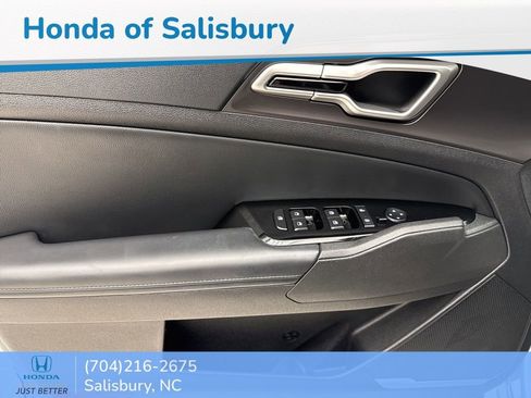 Used 2023 Kia Sportage EX image 18