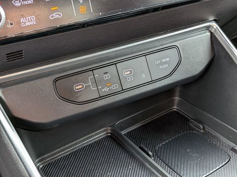 Used 2025 Kia Carnival SX Prestige image 28